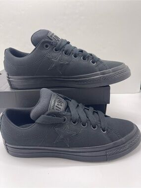 Converse • WMNS A14954C
CONVERSE PUFF STAR OX
BLACK/BLACK/BLACK Sneakers